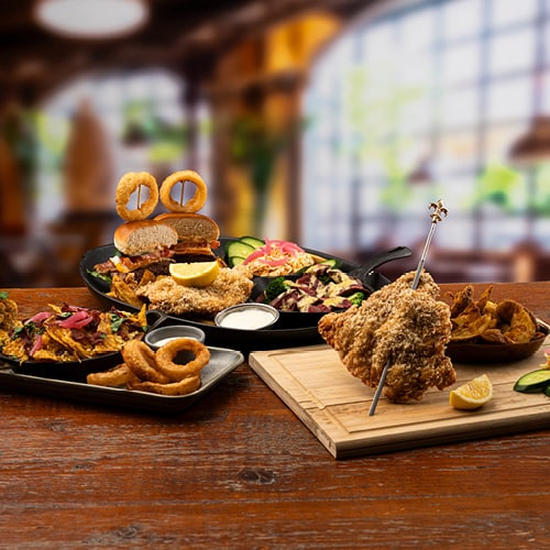 Ein Tisch. Drei Platter. Jede Menge Outback.